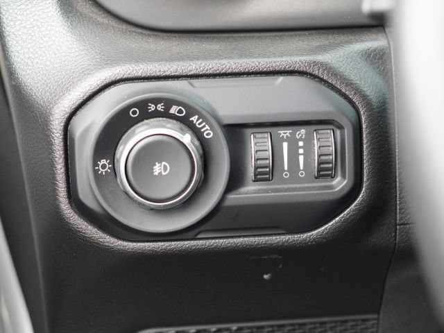 Used 2022 Jeep Wrangler Sport AWD/4WD image 16