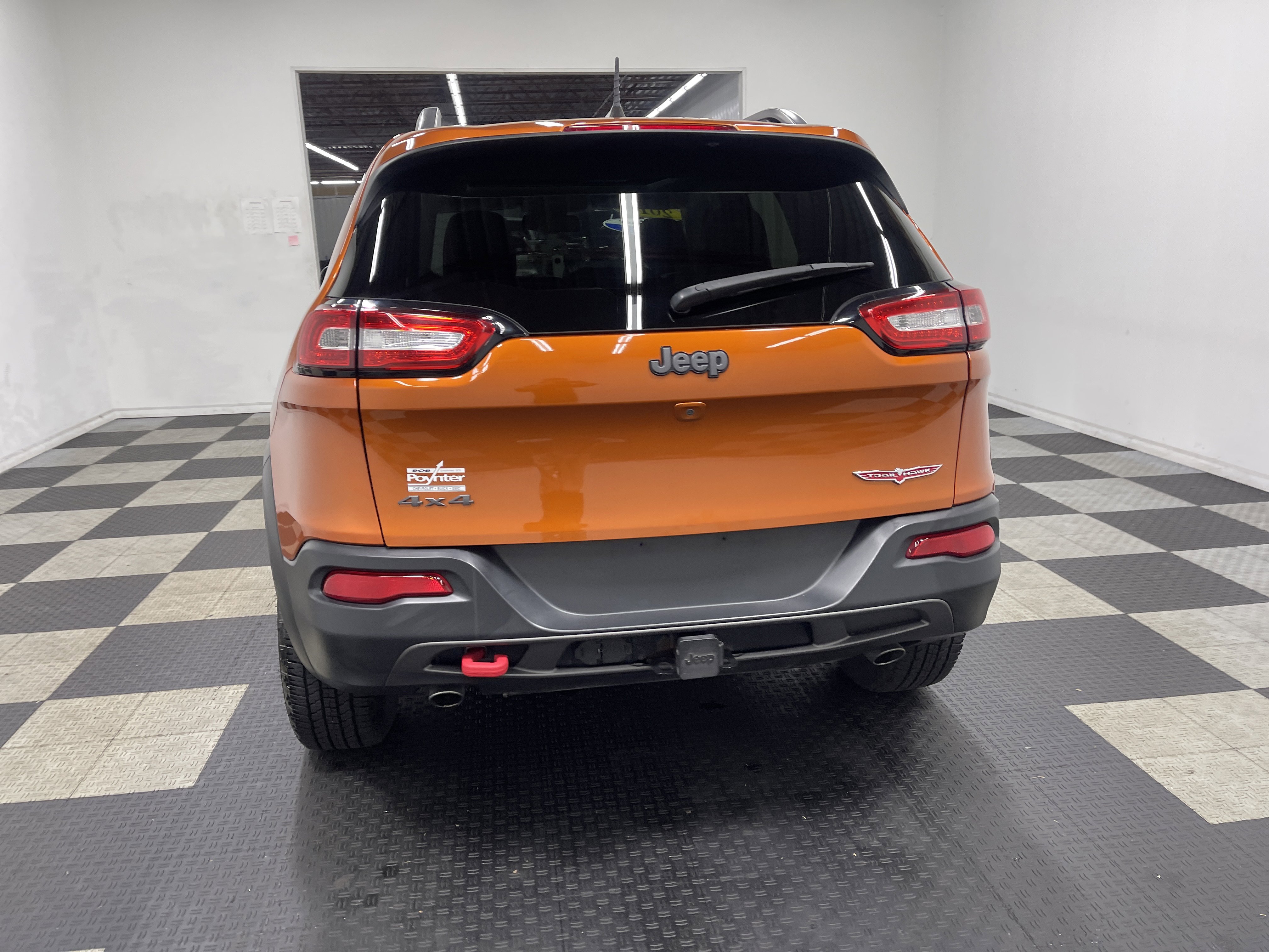 Used 2016 Jeep Cherokee Trailhawk w/ Comfort/Convenience Group AWD/4WD image 3