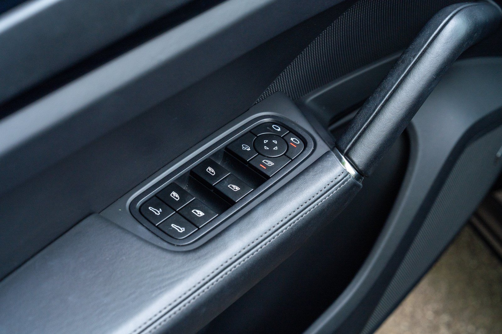 Certified 2023 Porsche Cayenne GTS AWD/4WD image 21