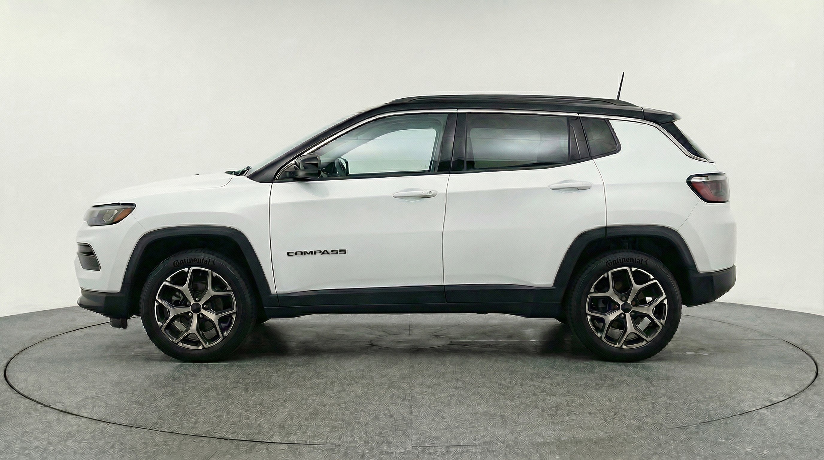 Used 2025 Jeep Compass Limited image 5