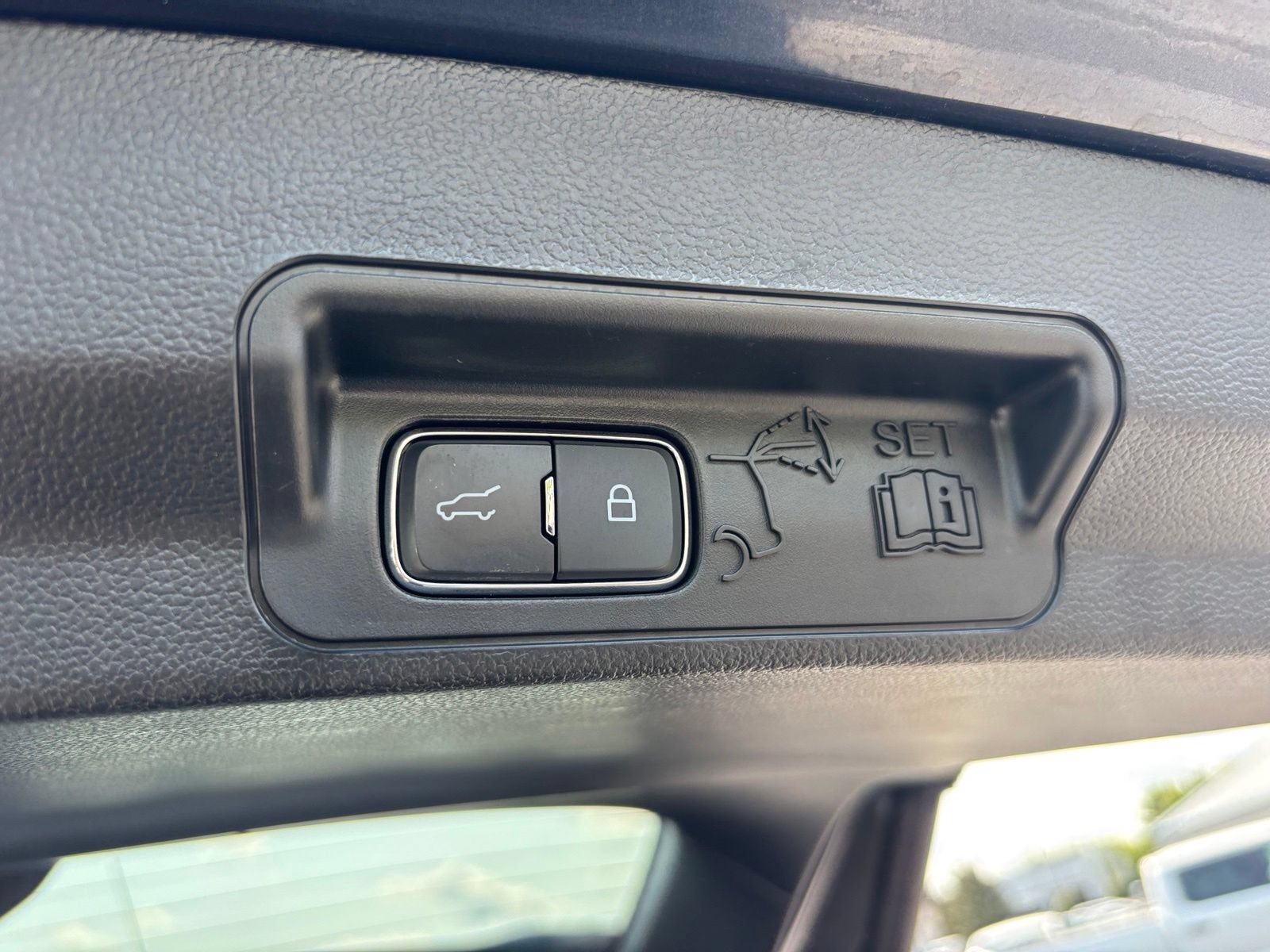 Used 2023 Ford Explorer XLT w/ Equipment Group 202A AWD/4WD image 20