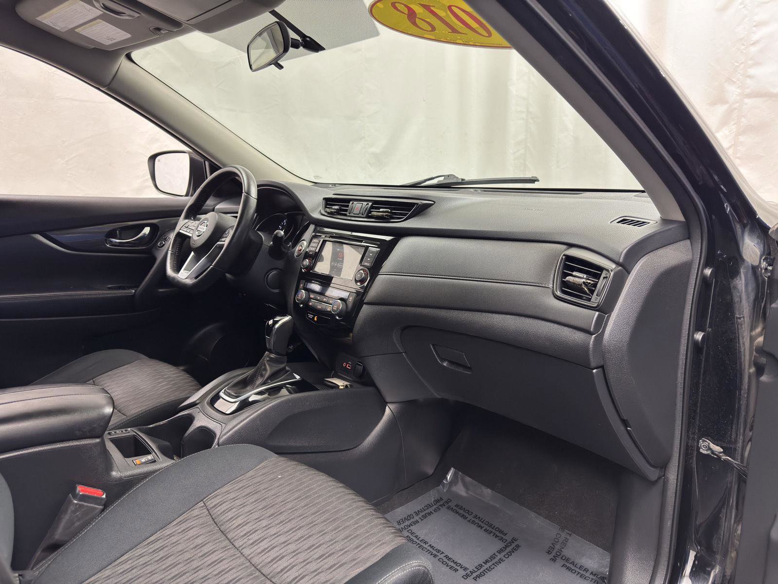 Used 2018 Nissan Rogue SV image 39