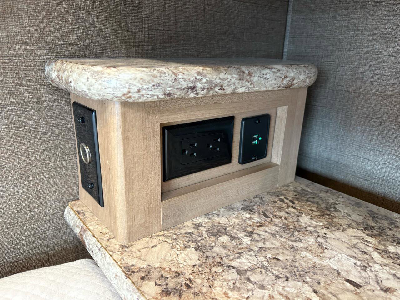 Used 2018 Ford E-450 and Econoline 450 Super Duty w/ Motorhome Prep Package RWD image 78