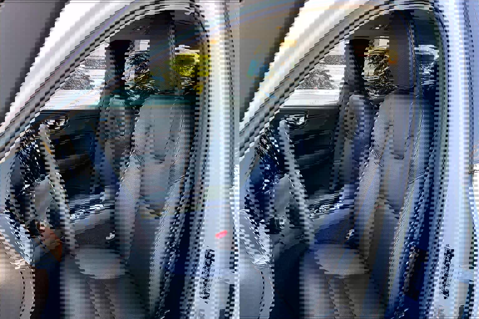 Used 2023 Volvo XC60 B5 Plus w/ Climate Package image 7