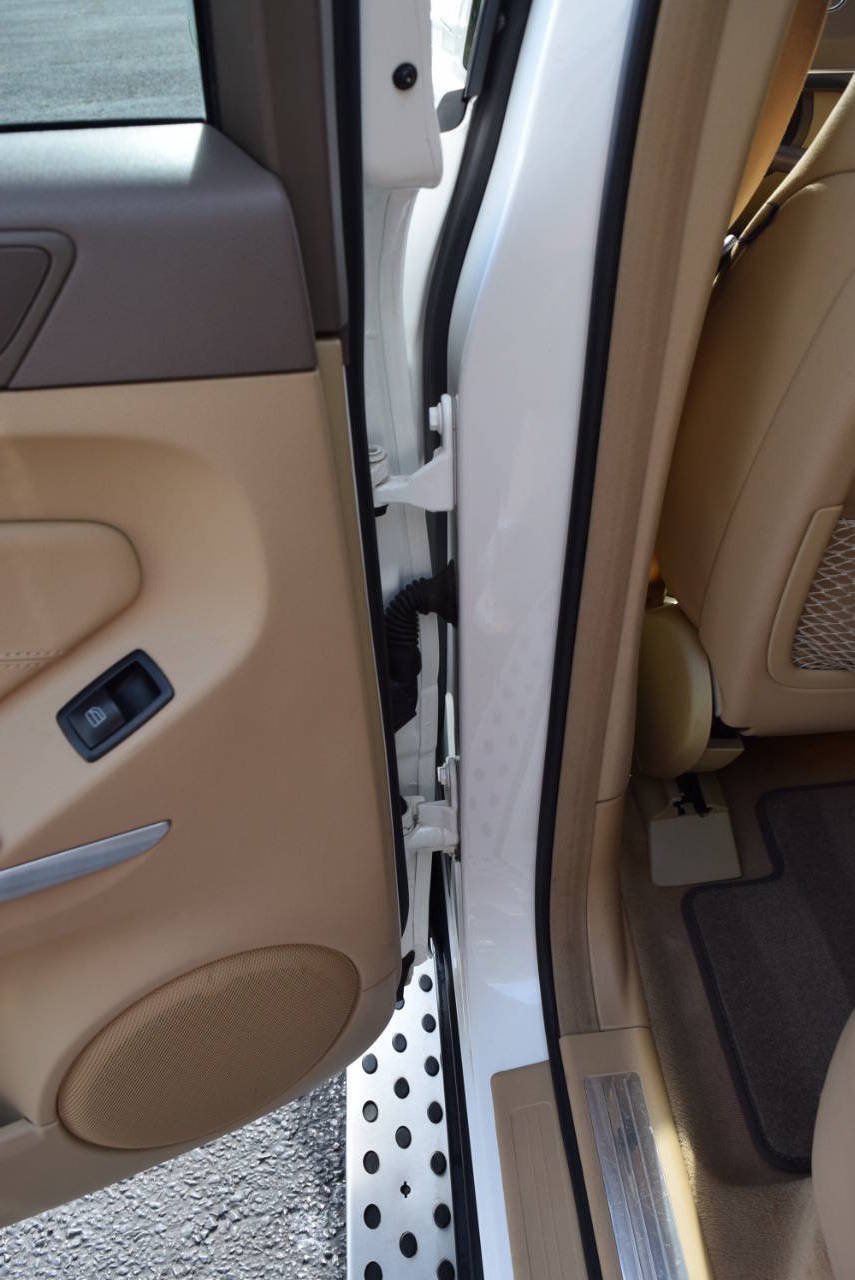 Used 2011 Mercedes-Benz GL 550 4MATIC image 48