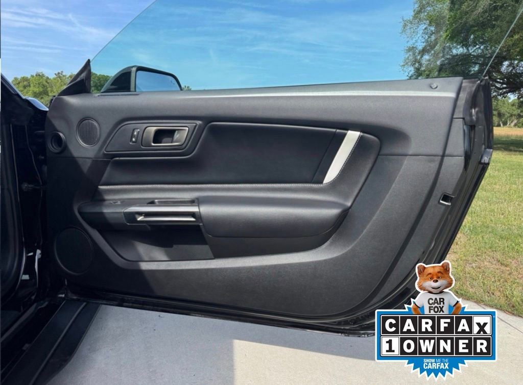 Used 2021 Ford Mustang Shelby GT500 w/ Carbon Fiber Track Pack image 18