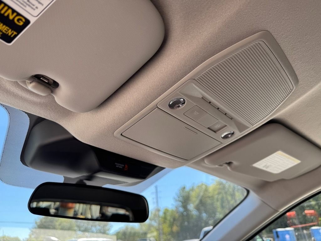 New 2025 Nissan Kicks SR FWD image 25