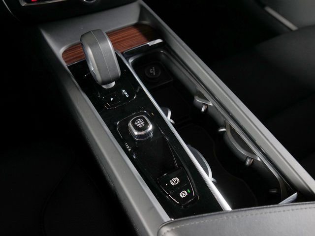 Used 2025 Volvo V60 B5 Cross Country Plus image 14