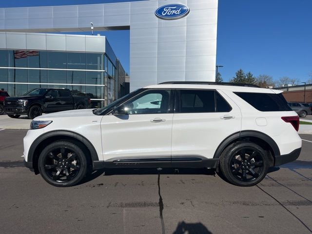 Used 2023 Ford Explorer ST-Line w/ Class IV Trailer Tow Package AWD/4WD image 8