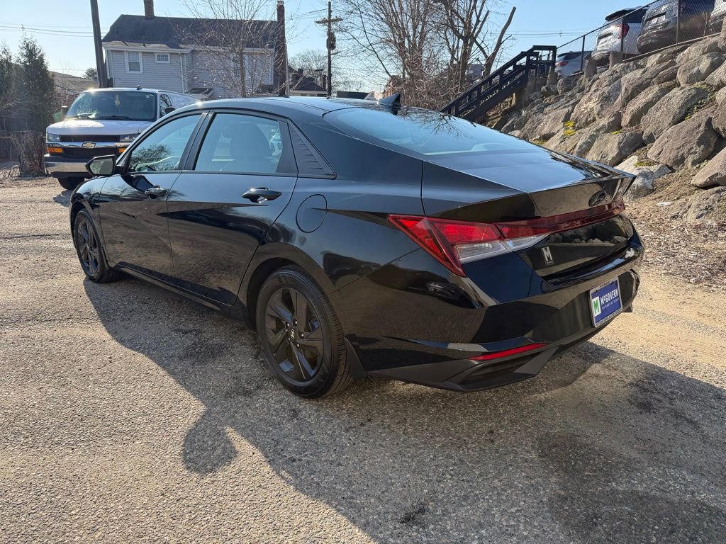 Certified 2023 Hyundai Elantra SEL image 3