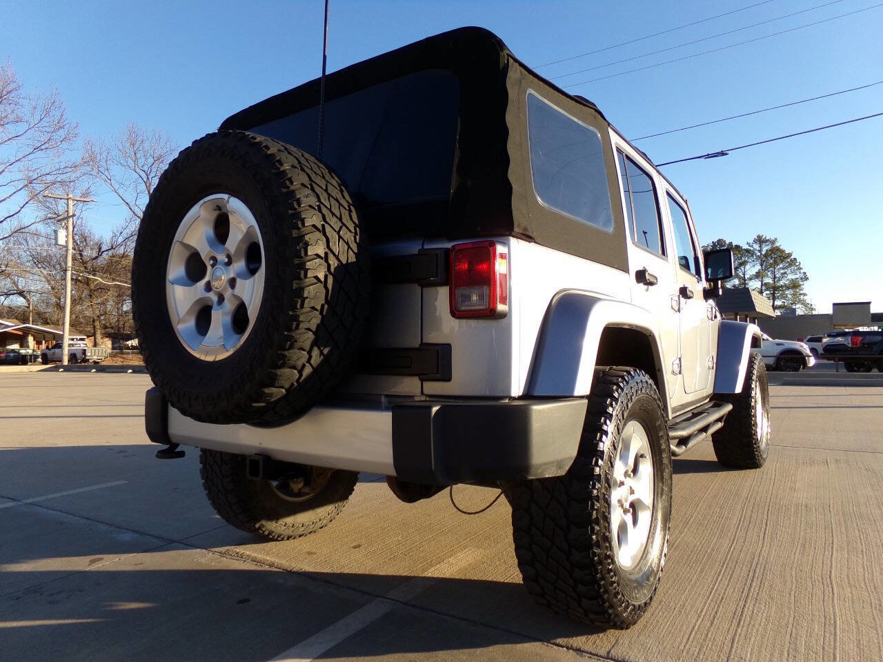 Used 2015 Jeep Wrangler Unlimited Sahara w/ Connectivity Group image 27