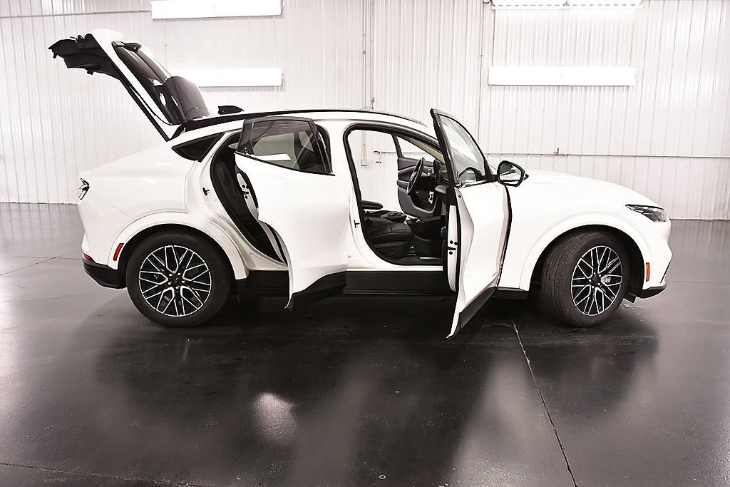 Used 2025 Ford Mustang Mach-E Premium AWD/4WD image 31