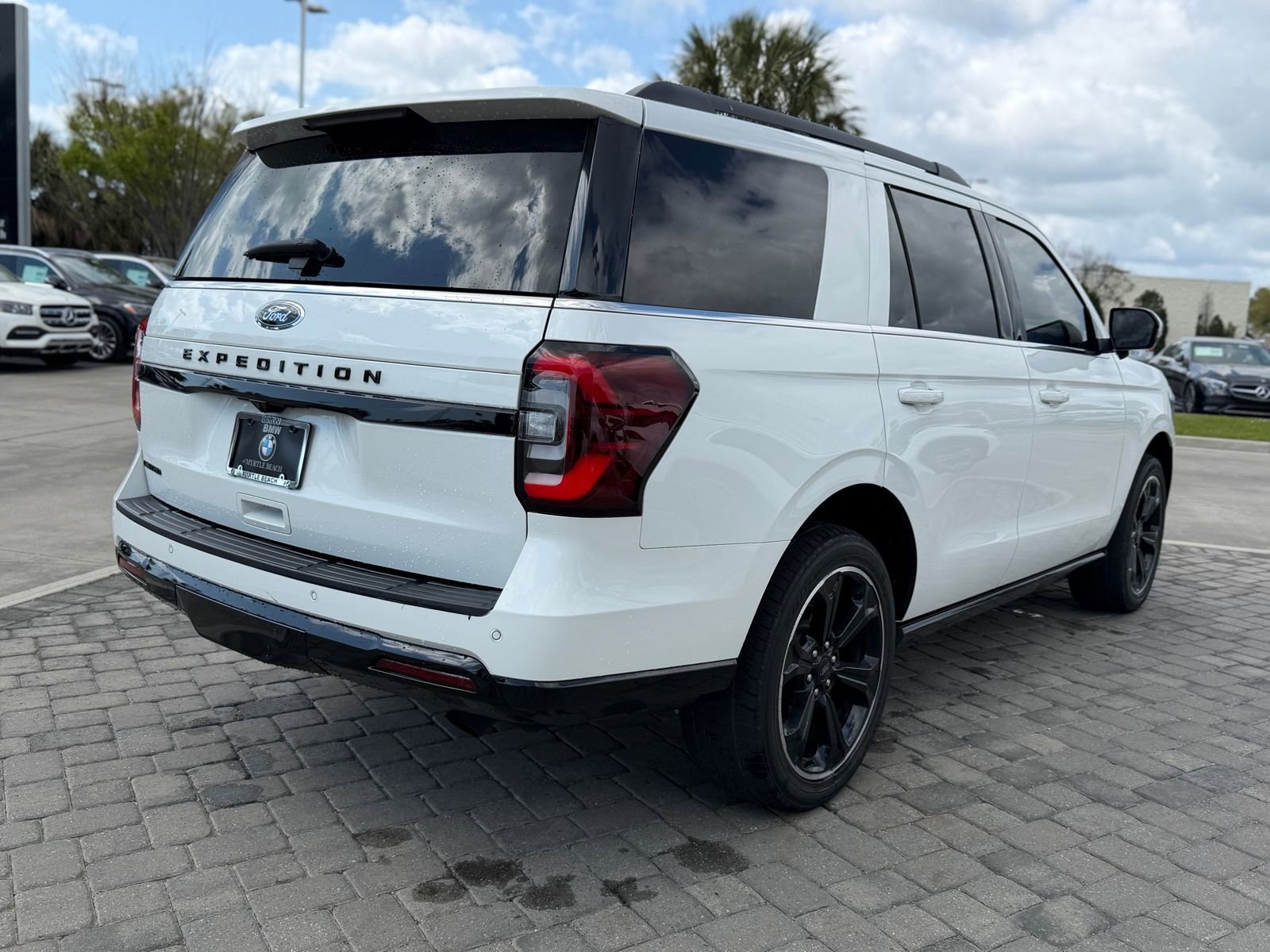 Used 2023 Ford Expedition Limited image 9