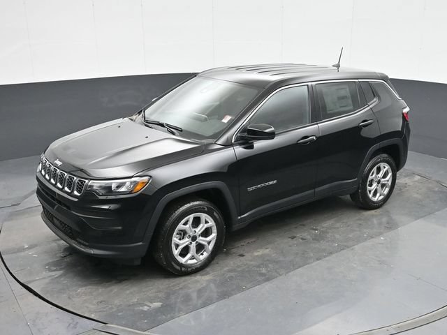 Used 2025 Jeep Compass Sport w/ Mopar Graphics Package AWD/4WD image 34