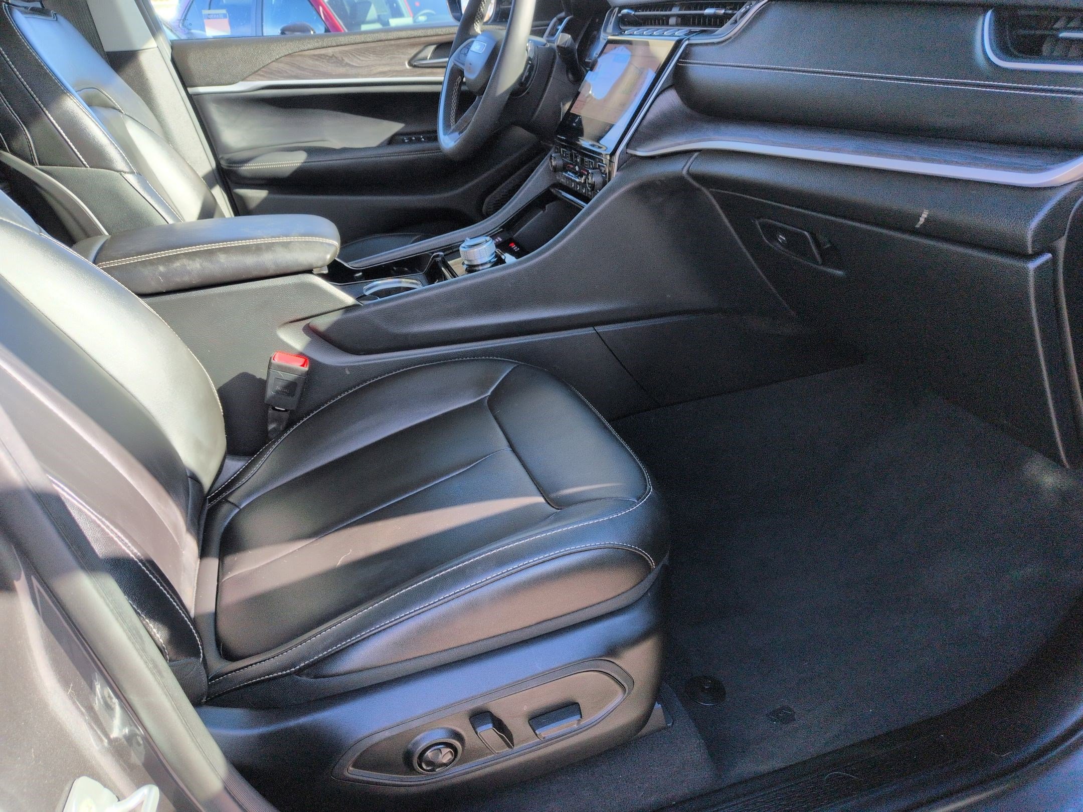 Used 2023 Jeep Grand Cherokee L Limited w/ Trailer Tow Group (B) image 33