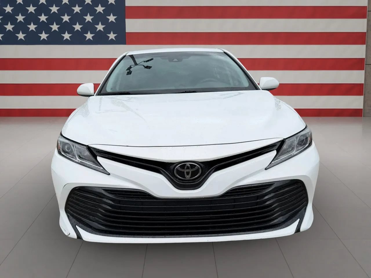 Used 2020 Toyota Camry LE FWD image 2