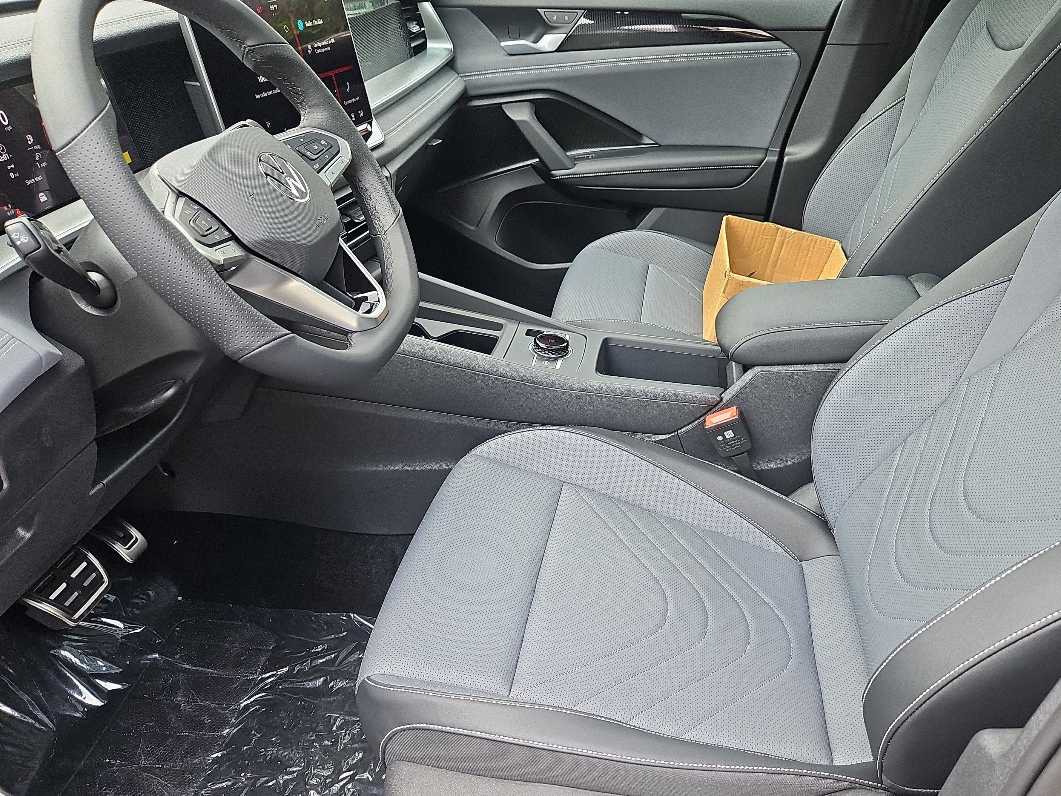 New 2026 Volkswagen Tiguan SE R-Line AWD/4WD image 17