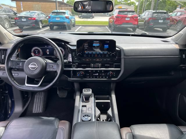 Used 2022 Nissan Pathfinder Platinum w/ Cargo Package AWD/4WD image 14