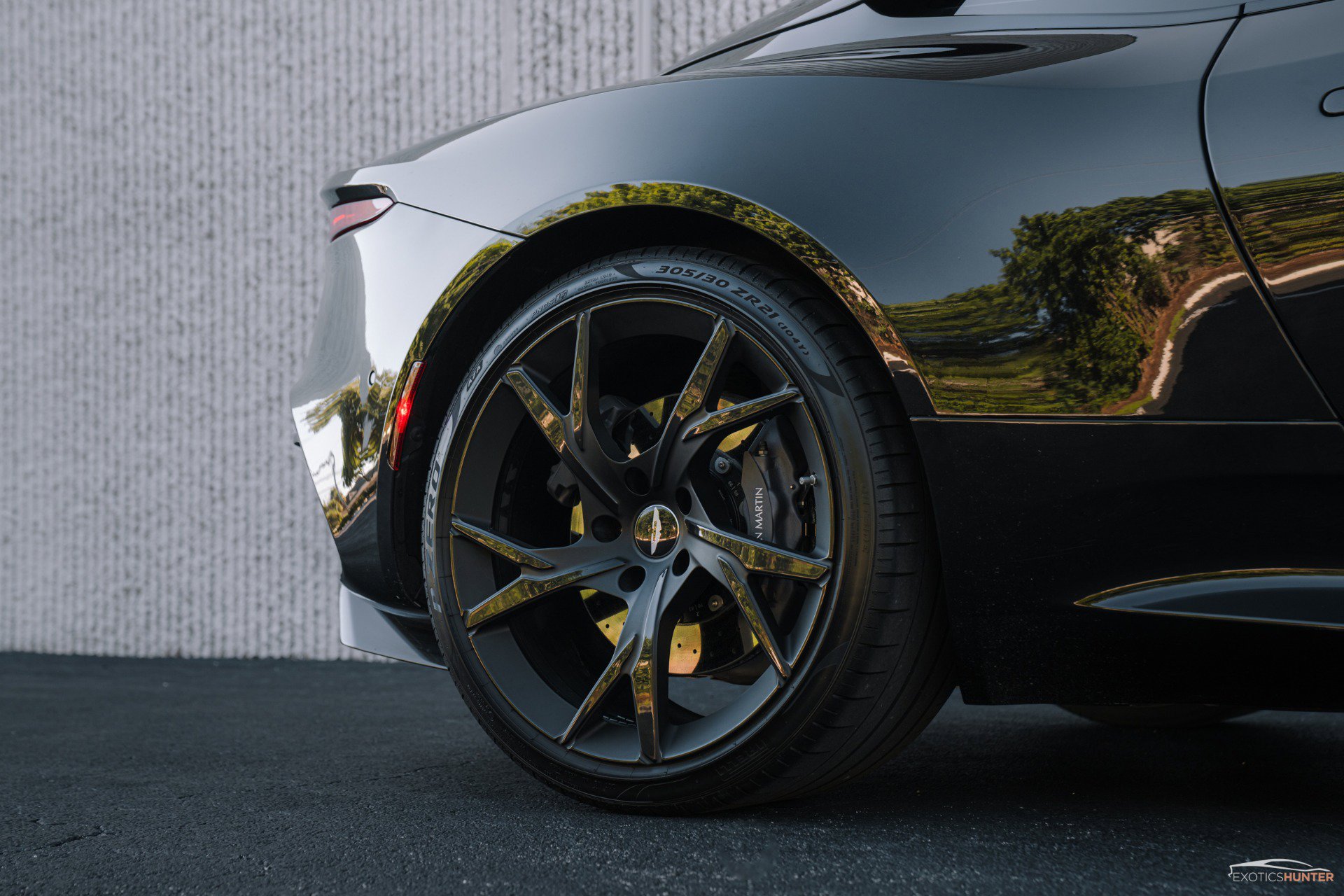 Used 2019 Aston Martin DBS Superleggera RWD image 17