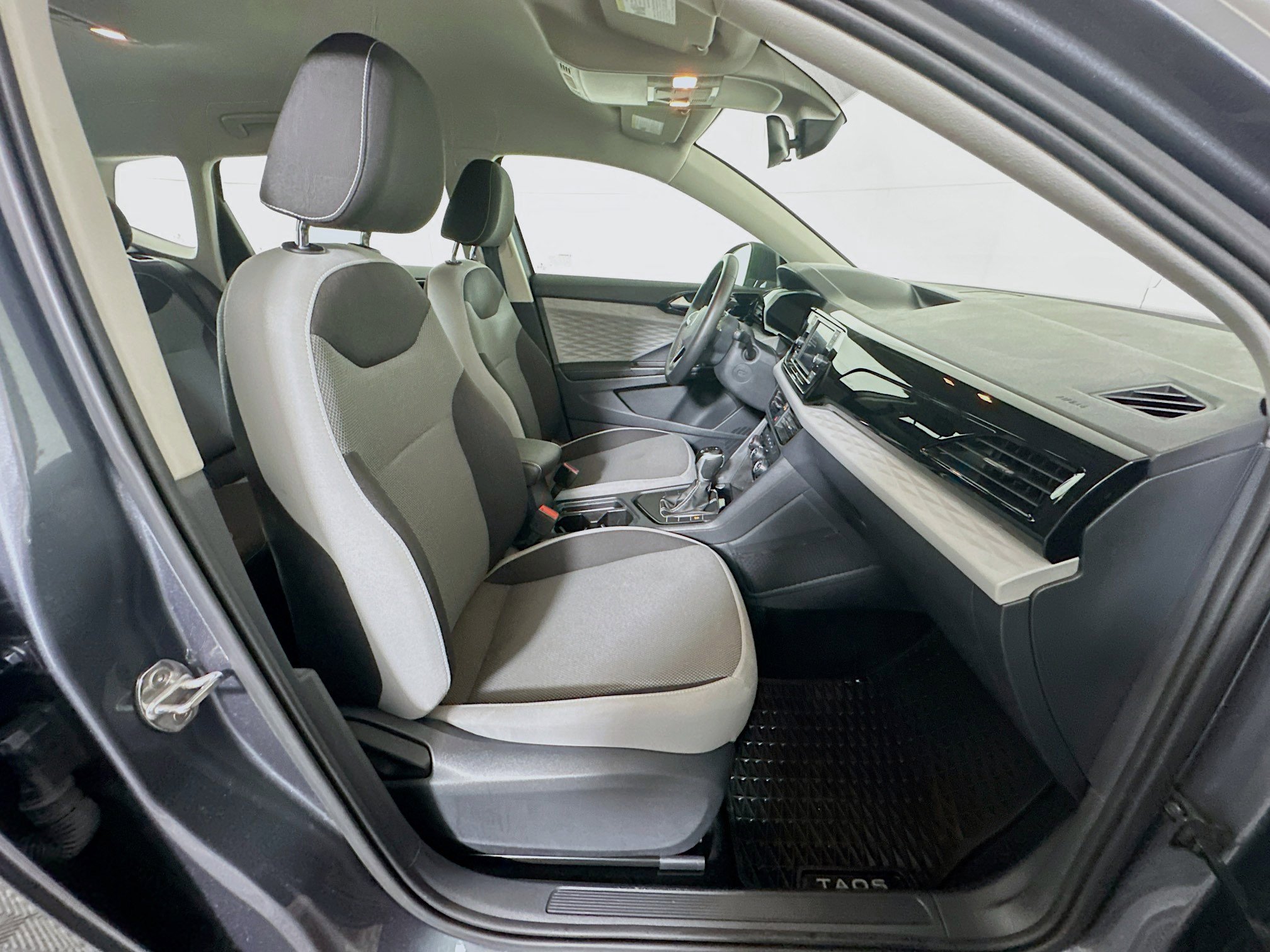 Used 2024 Volkswagen Taos S image 31