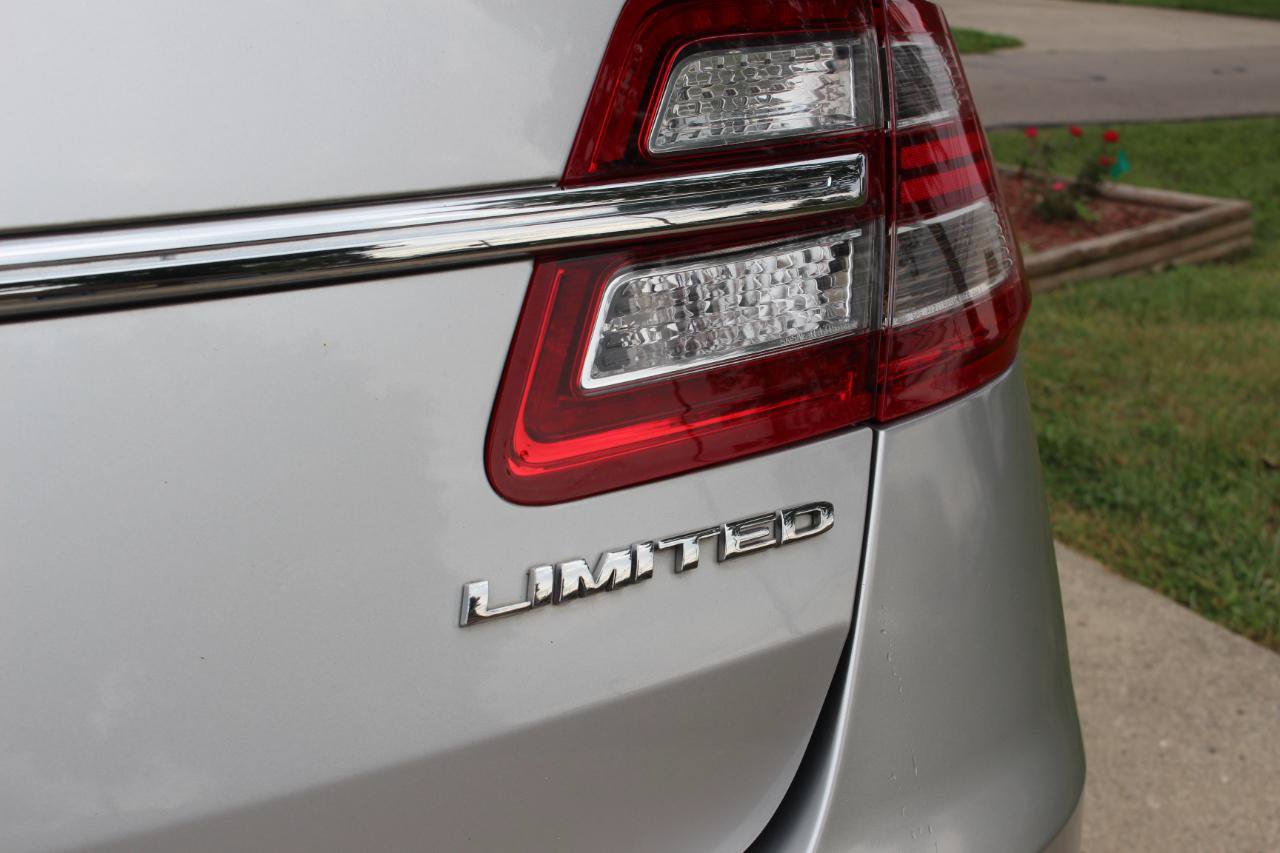 Used 2019 Ford Taurus Limited FWD image 45