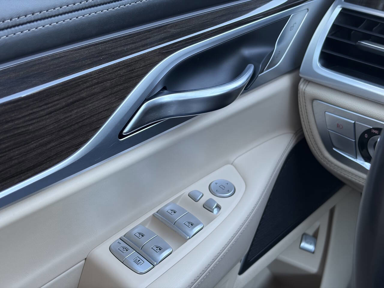 Used 2017 BMW 740i xDrive 740i xDrive AWD 4dr Sedan image 15