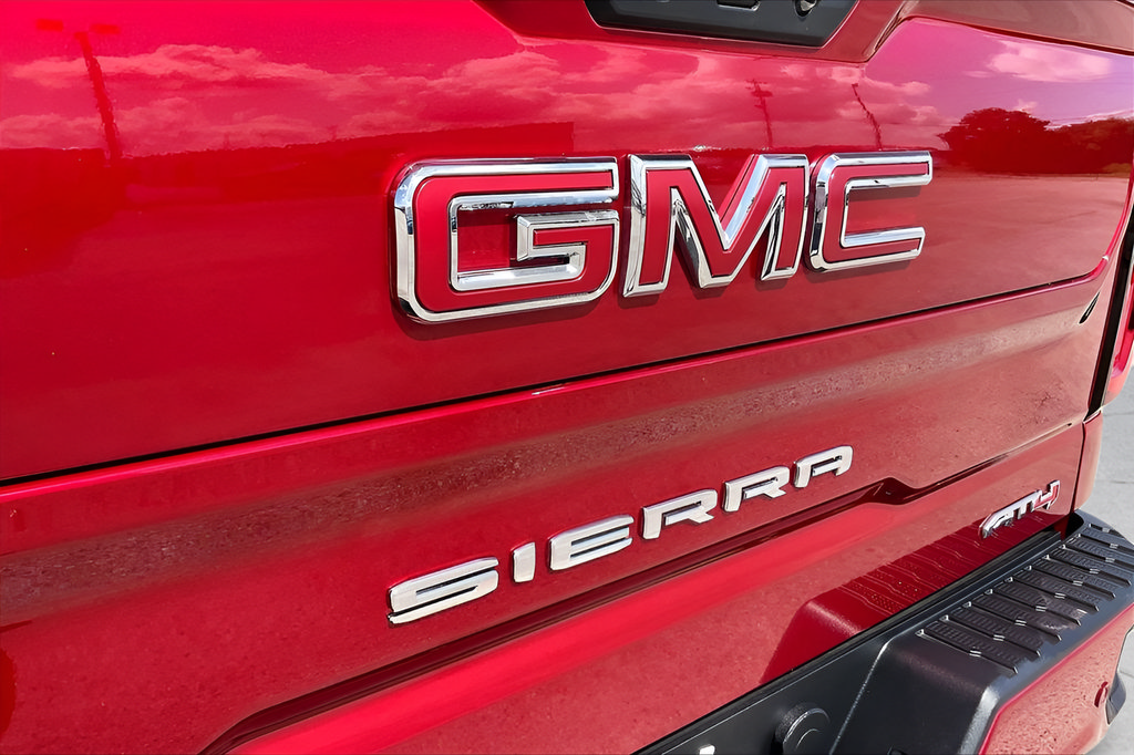 Used 2025 GMC Sierra 1500 AT4 w/ AT4 Premium Package AWD/4WD image 32