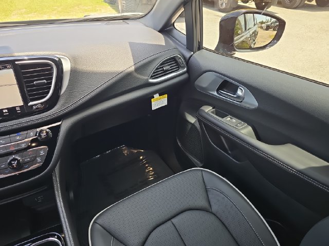 New 2026 Chrysler Pacifica Limited w/ S Appearance Package FWD image 12