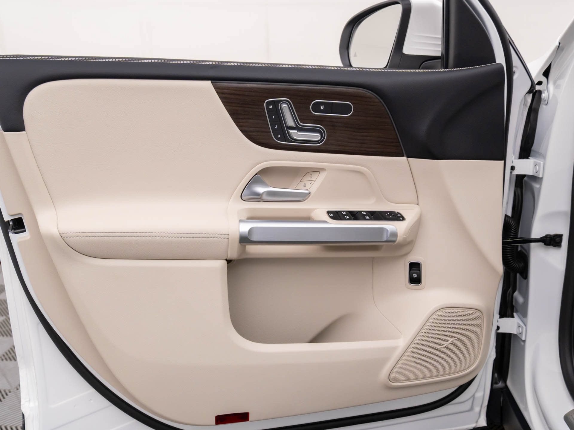 New 2026 Mercedes-Benz GLB 250 4MATIC image 14