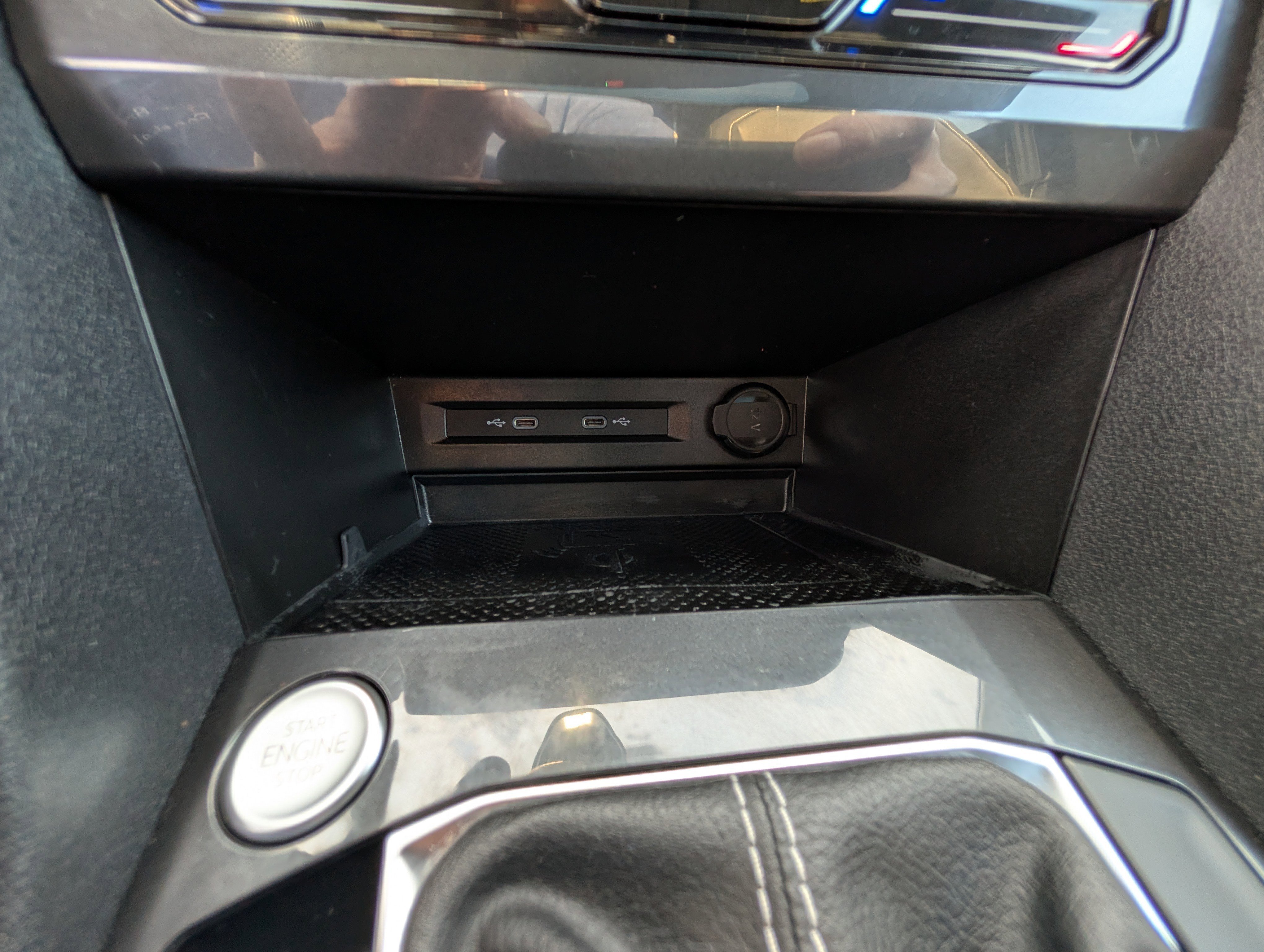 Used 2022 Volkswagen Tiguan SE R-Line image 28