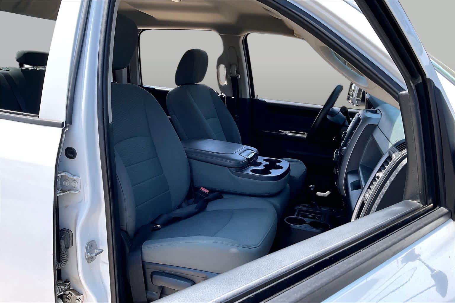 Used 2014 RAM 2500 Tradesman w/ Chrome Appearance Group AWD/4WD image 8
