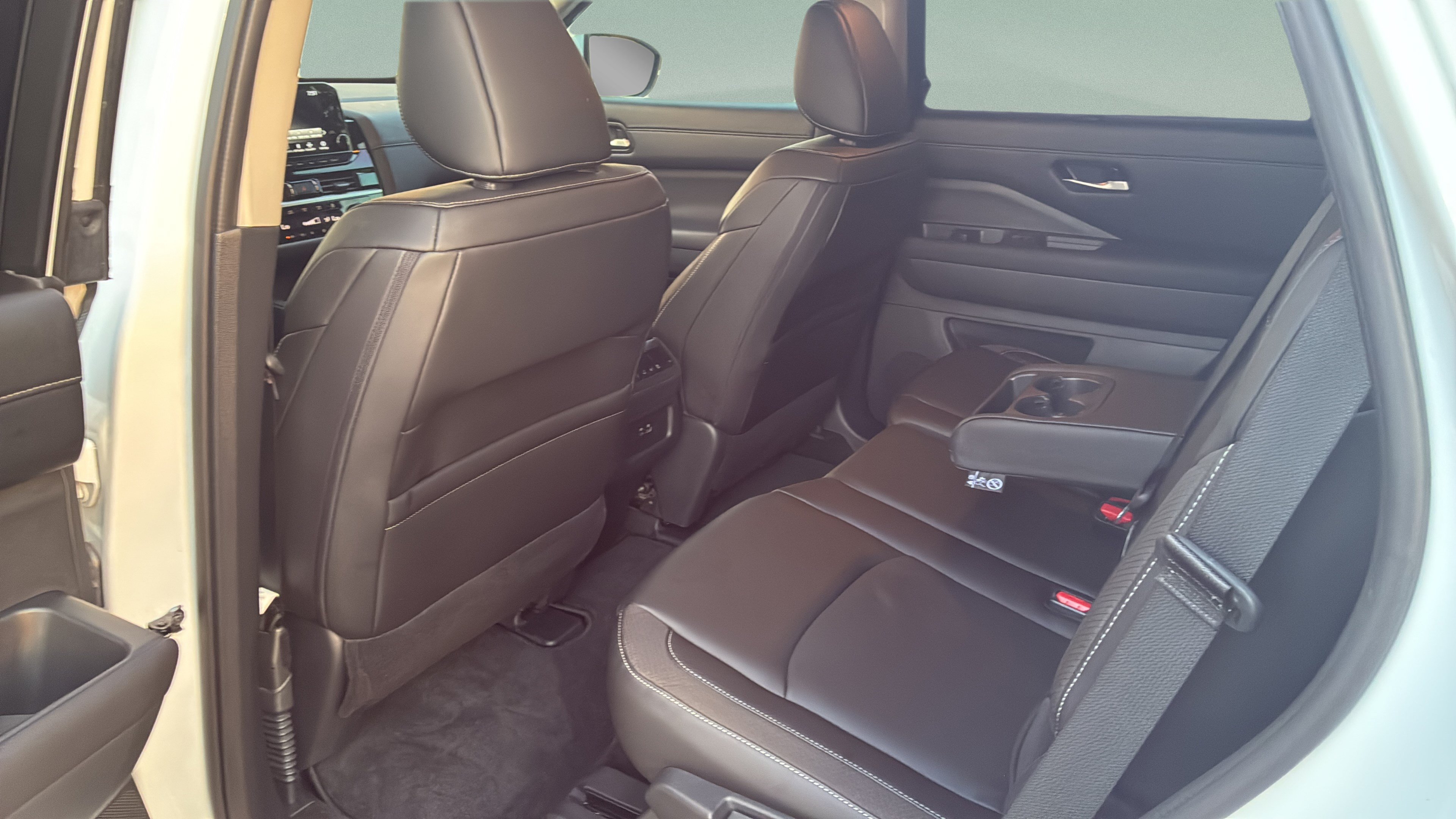 Used 2025 Nissan Pathfinder SL FWD image 20