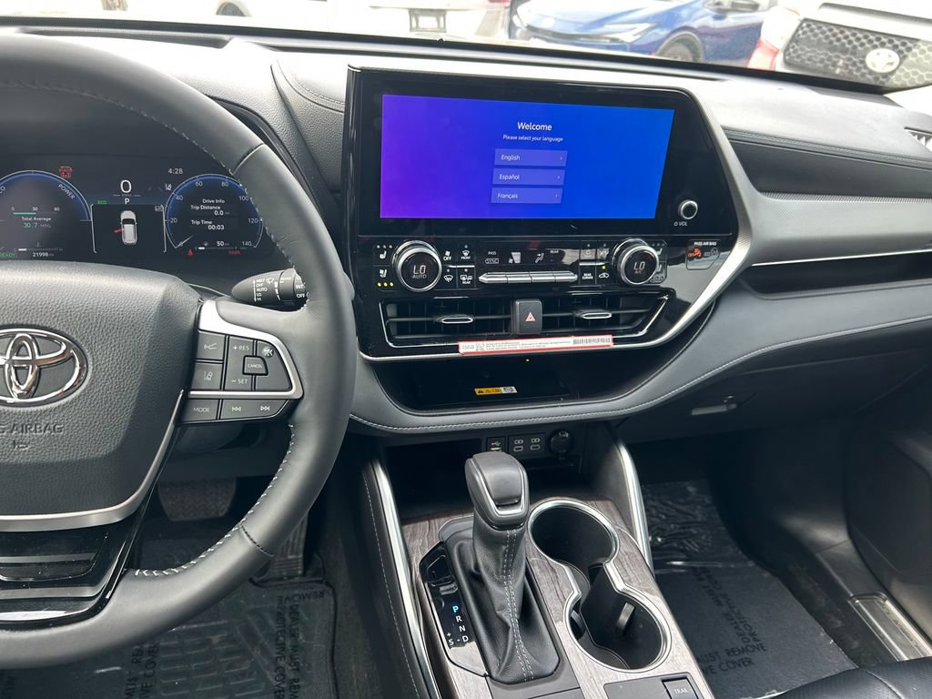 Certified 2025 Toyota Highlander Platinum AWD/4WD image 22