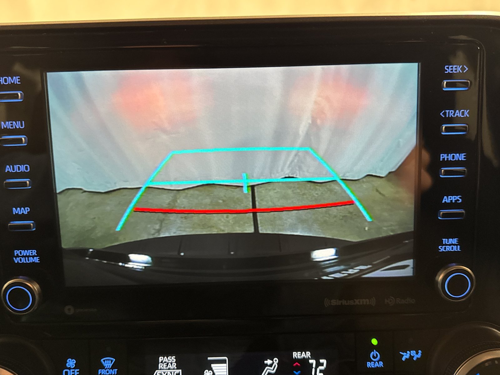 Used 2020 Toyota Highlander XLE AWD/4WD image 18