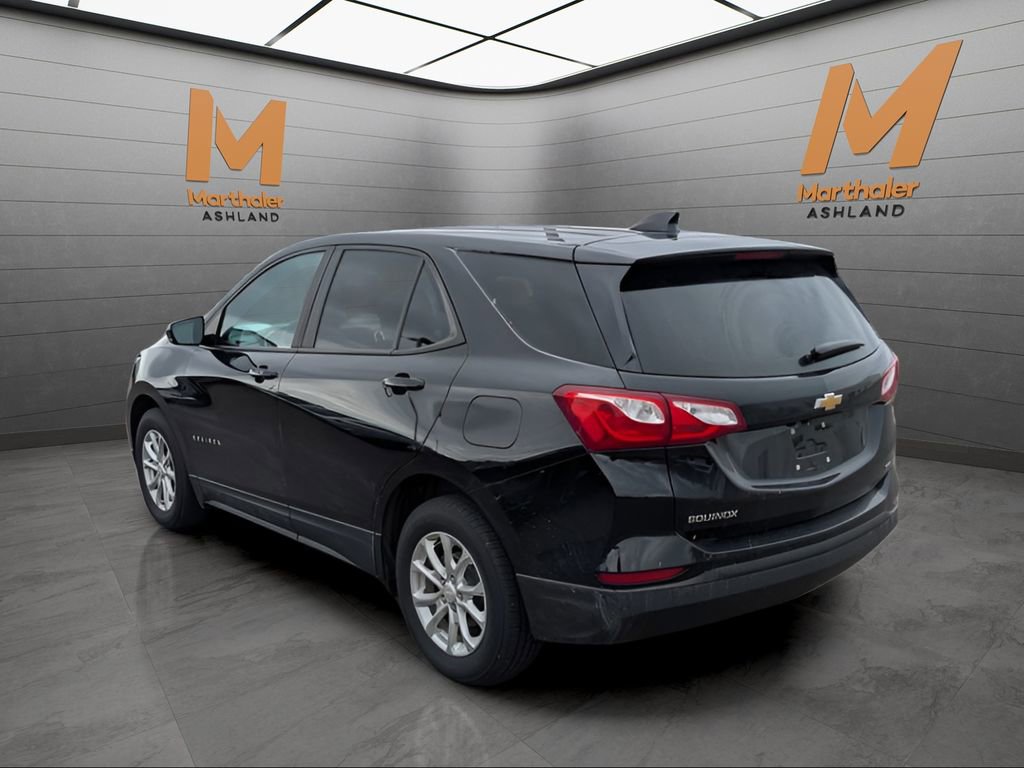 Used 2021 Chevrolet Equinox LS w/ LS Convenience Package AWD/4WD image 3