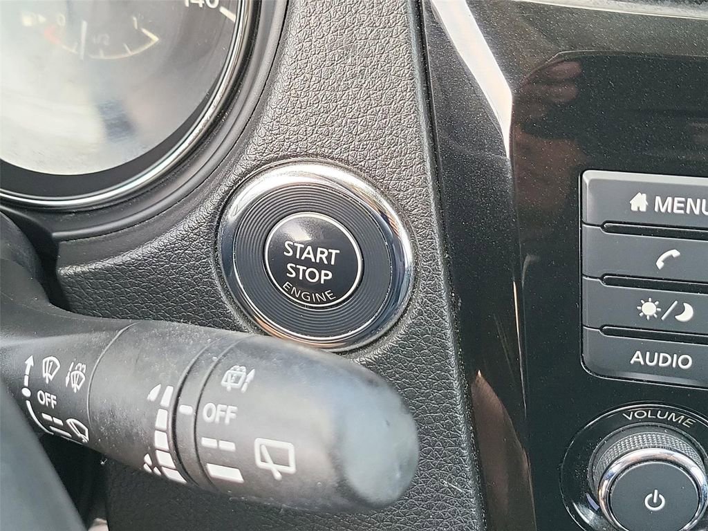 Used 2020 Nissan Rogue Sport SV w/ Technology Package image 9