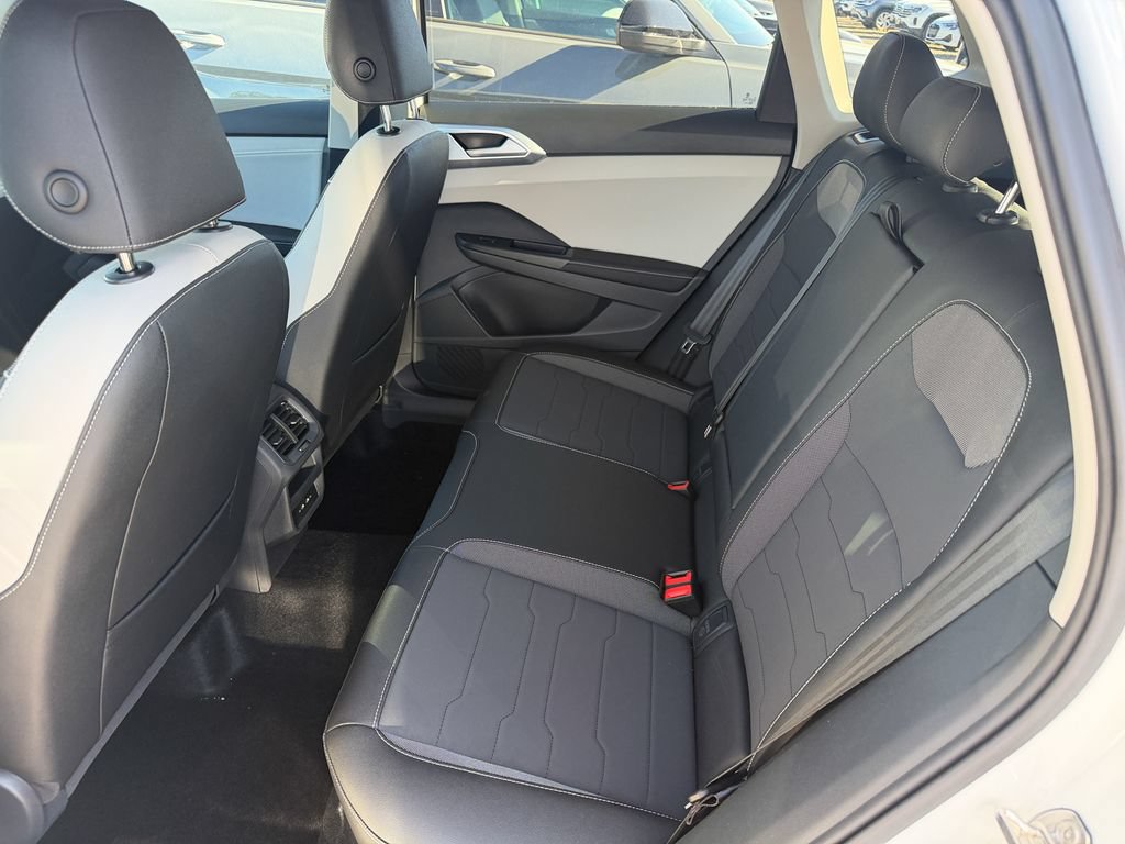 New 2026 Volkswagen Taos SE FWD image 20