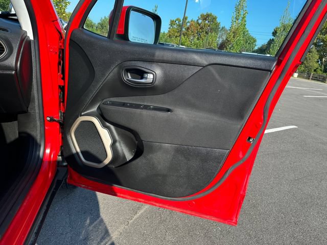 Used 2015 Jeep Renegade Latitude w/ Trailer Tow Group AWD/4WD image 20