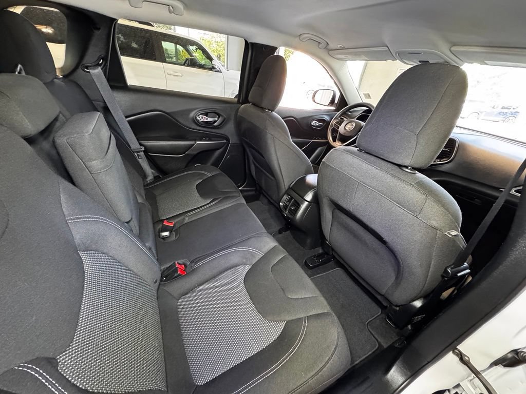 Used 2019 Jeep Cherokee Latitude w/ Popular Appearance Group AWD/4WD image 51