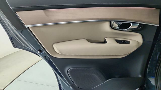 New 2026 Volvo XC90 B5 Core w/ Protection Package Premier AWD/4WD image 27