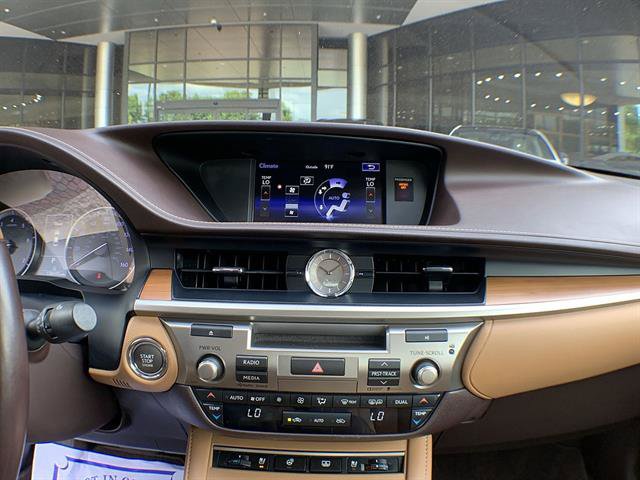 Used 2016 Lexus ES 350 w/ Luxury Package w/Wood Trim FWD image 11