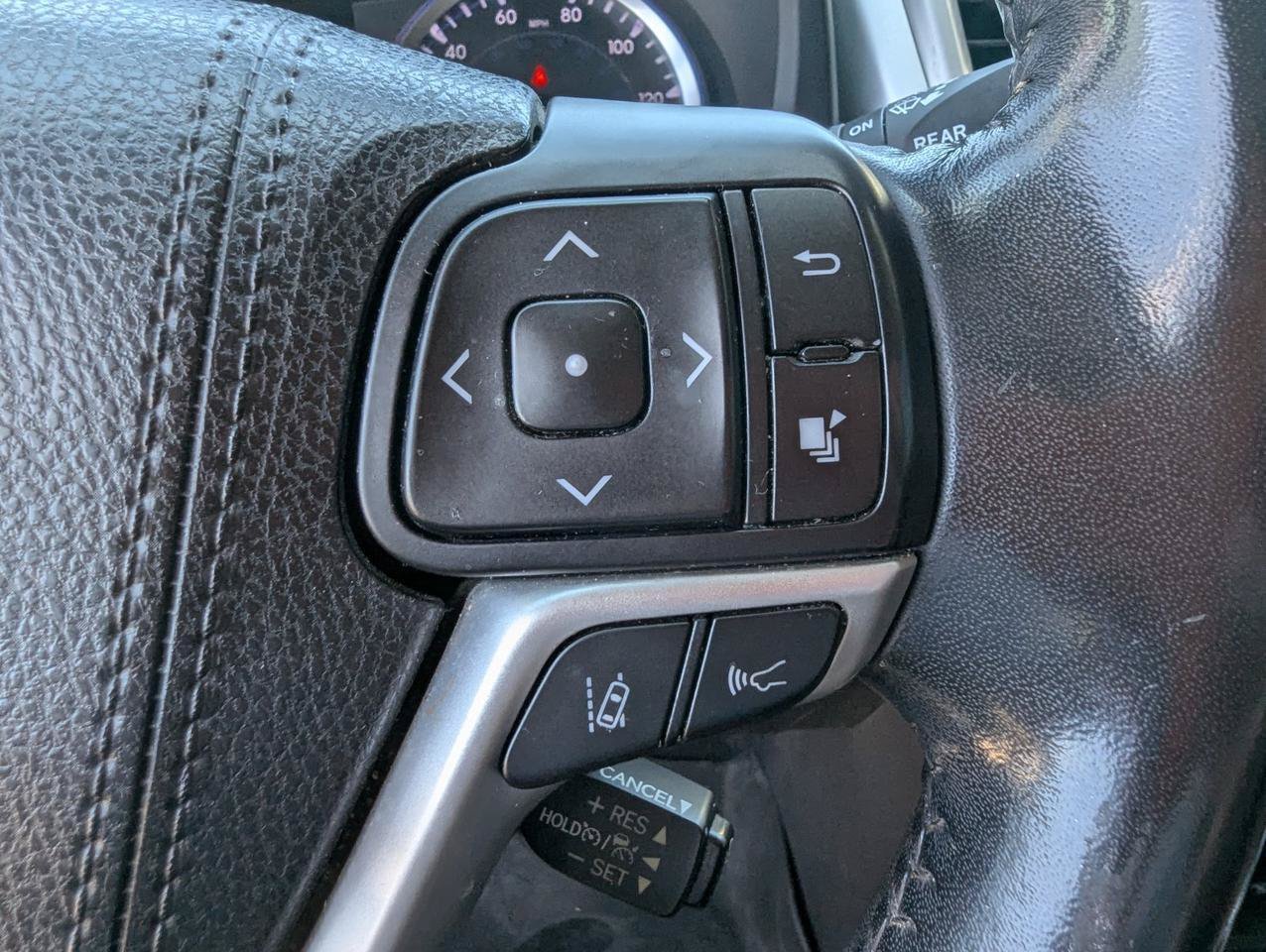 Used 2017 Toyota Highlander Limited AWD/4WD image 16
