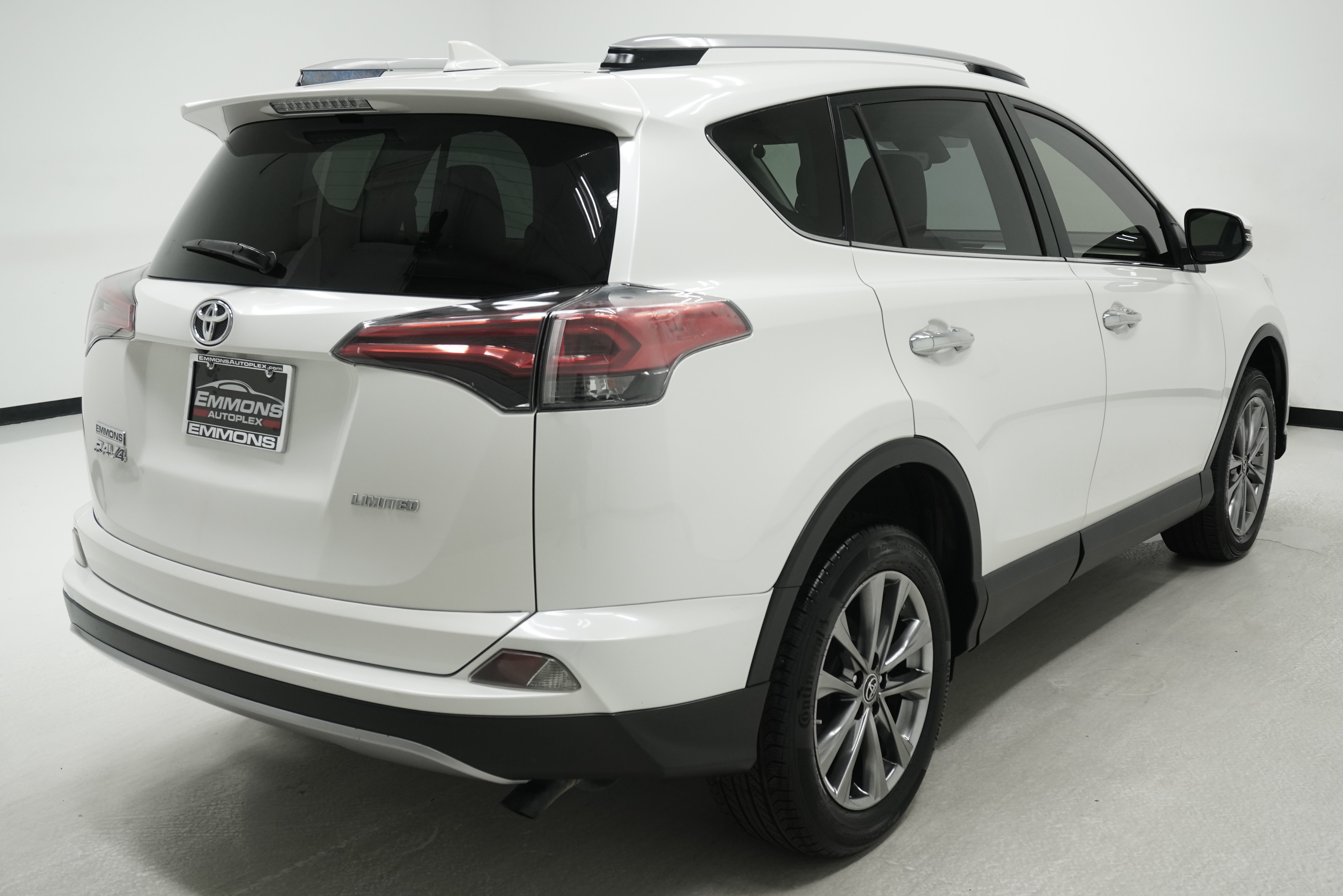 Used 2018 Toyota RAV4 Limited FWD image 3