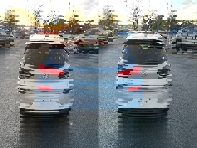 Used 2018 Hyundai Elantra GT image 4