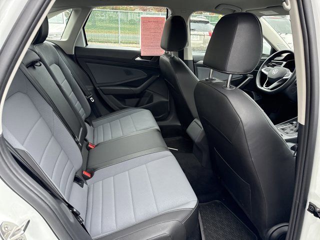 Used 2025 Volkswagen Jetta SE w/ Black Wheel Package image 26