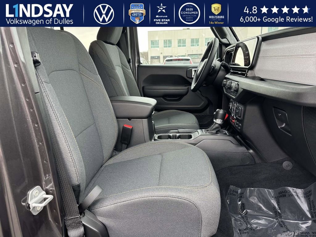 Used 2025 Jeep Wrangler Willys image 11