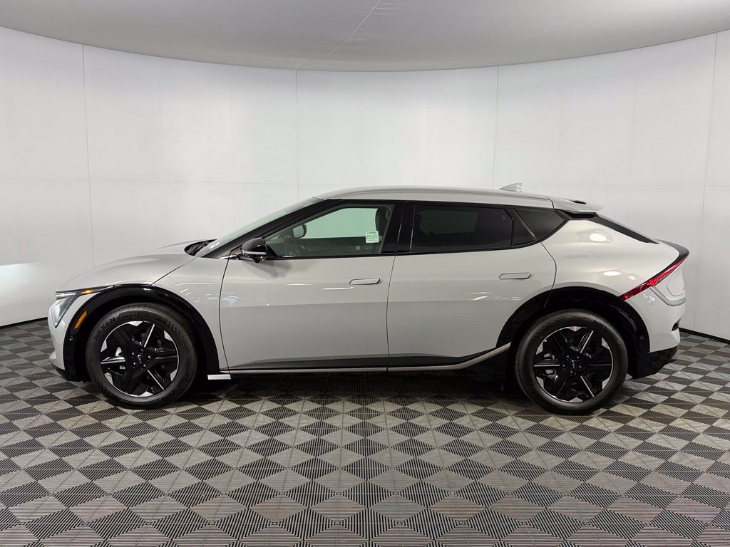 Used 2025 Kia EV6 Wind RWD image 10
