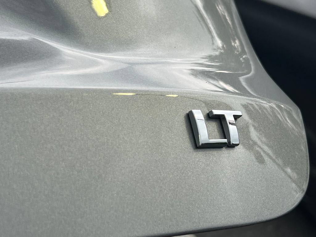 Used 2025 Chevrolet Trax LT w/ LT Convenience Package FWD image 16