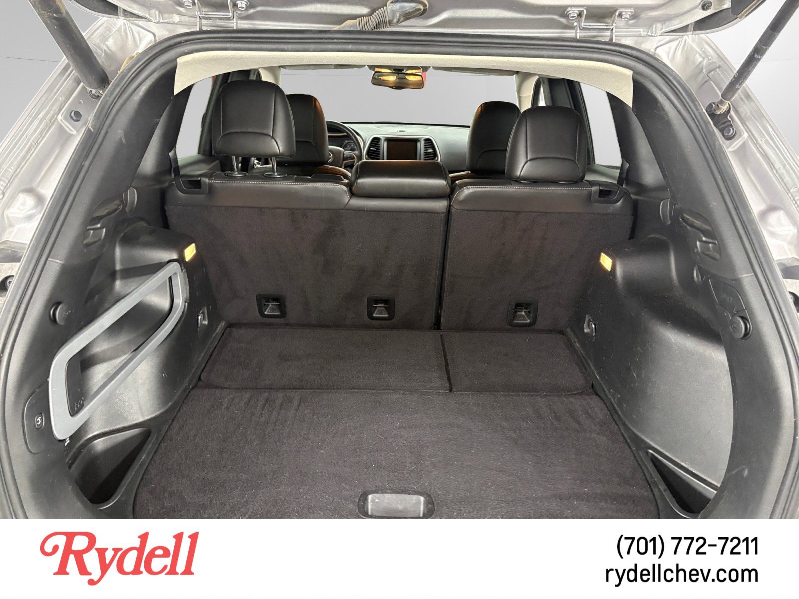 Used 2018 Jeep Cherokee Limited w/ Trailer Tow Group AWD/4WD image 18