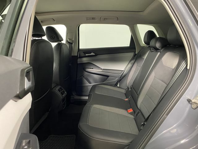 Used 2023 Volkswagen Taos SE w/ Panoramic Sunroof Package AWD/4WD image 11